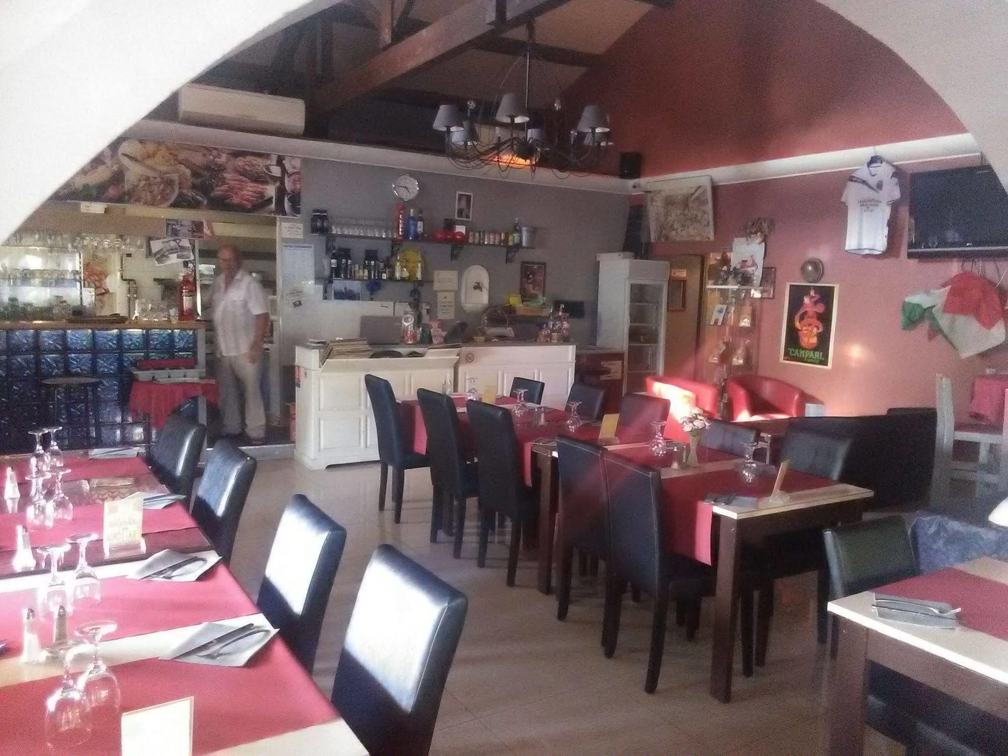 Atoll Hotel Restaurant Fréjus Buitenkant foto